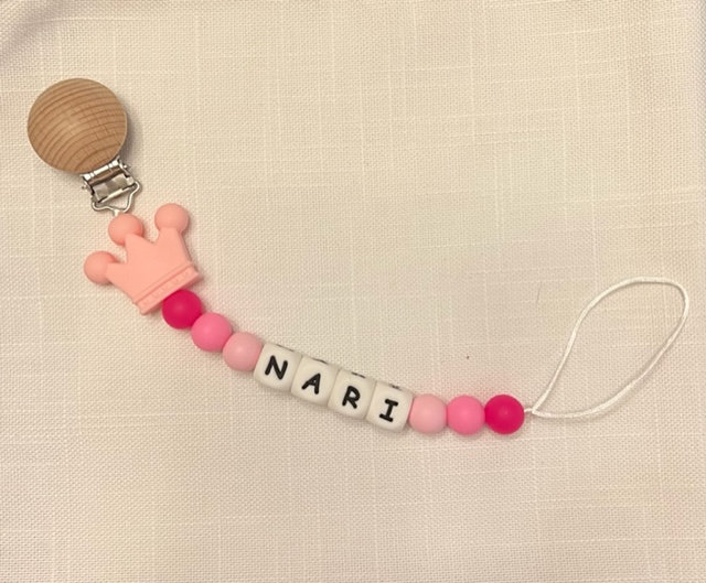 Personalisierter Paci Clip - Prinzessin/Prinz Krone von Etsy - miascraftymom