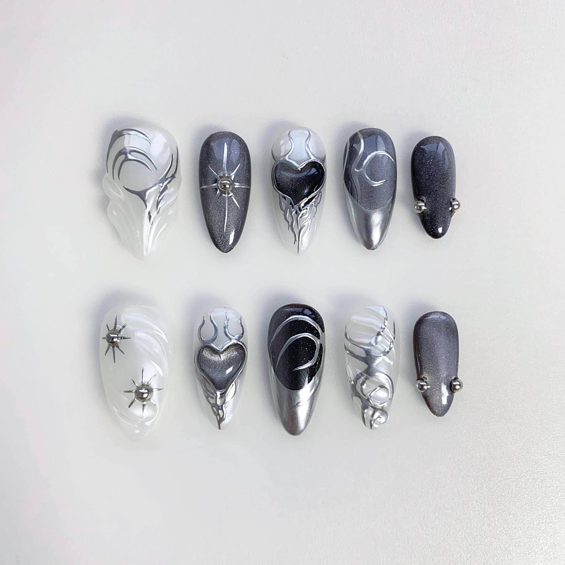 Silber Gothic Press On Nails Kurze Almond Nails/3D Chromnägel/Sprühnägel/Schwarze Nägel/Sun Star Nägel/Gothic Nägel/Birthday Holiday Nägel Silber Gothic Press On Nails Kurze Almond Nails/3D Chromnägel/Sprühnägel/Schwarze Nägel/Sun Star Nägel/Gothic Nägel/Birthday Holiday Nägel von Etsy - milhyus