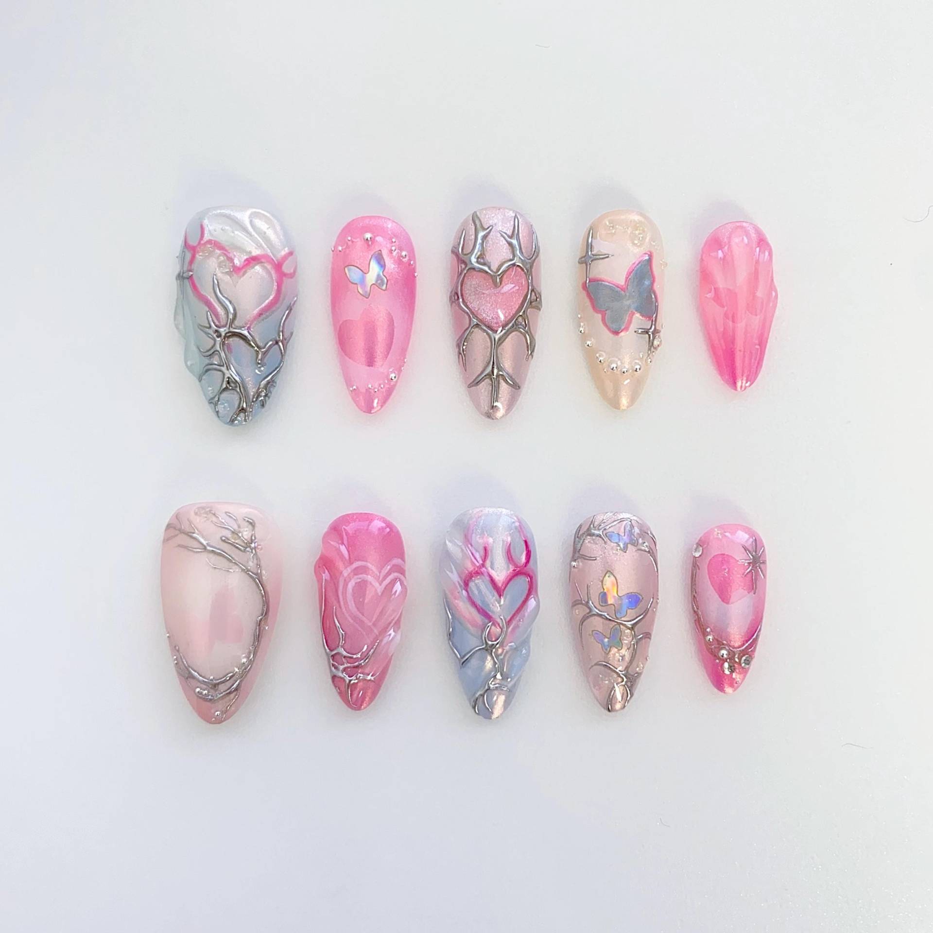 Y2K Pink Press On Nails Kurze Mandel Nägel/Glitzer Nägel/Aura Nägel/3D Herz Nägel/Verträumte Nägel/Silber 3D Chrom Nägel/Rosa Nägel Y2K Pink Press On Nails Kurze Mandel Nägel/Glitzer Nägel/Aura Nägel/3D Herz Nägel/Verträumte Nägel/Silber 3D Chrom Nägel/Rosa Nägel von Etsy - milhyus