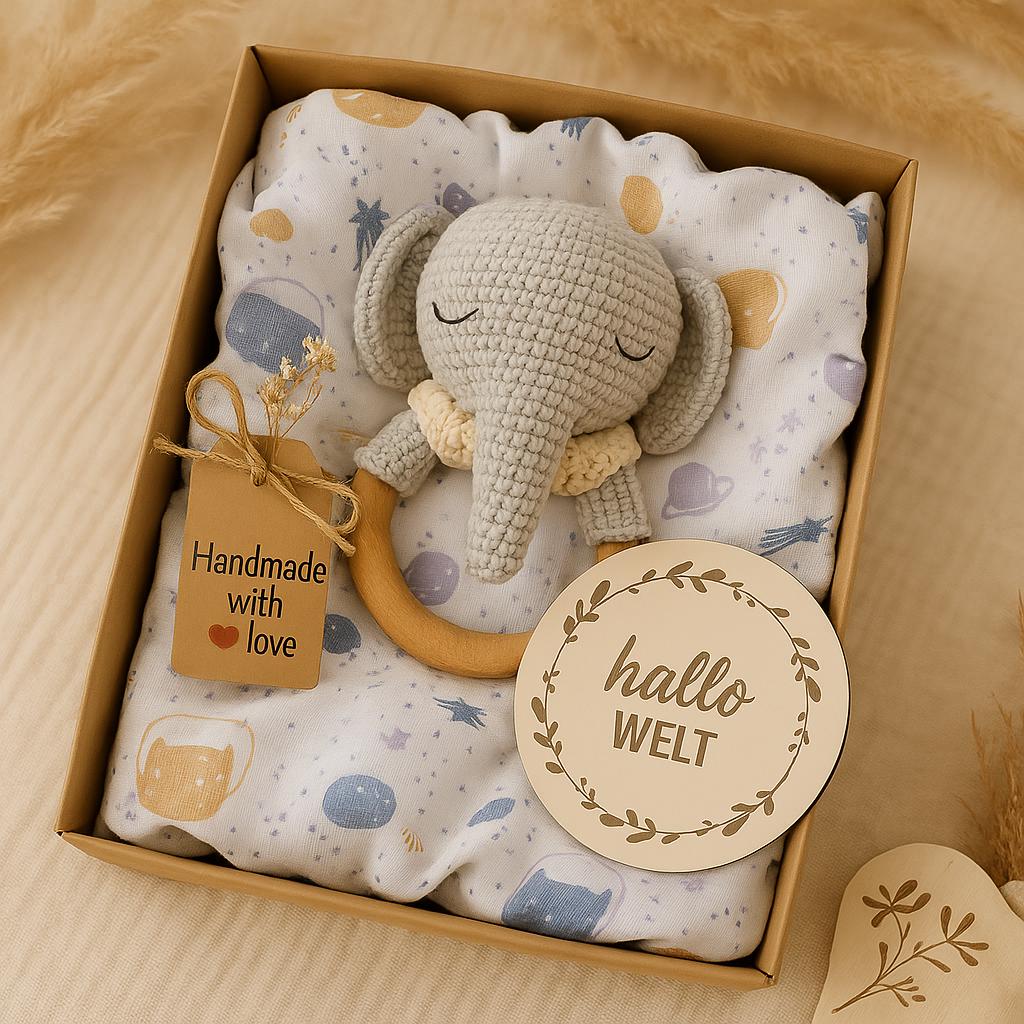 Baby Shower Gift Set - Handmade Elephant Rattle Muslin Swaddle Blanket "Hello World" Wooden Plaque Gender Neutral Newborn Baby Shower Gift Set - Handmade Elephant Rattle Muslin Swaddle Blanket "Hello World" Wooden Plaque Gender Neutral Newborn von Etsy - minimangoo