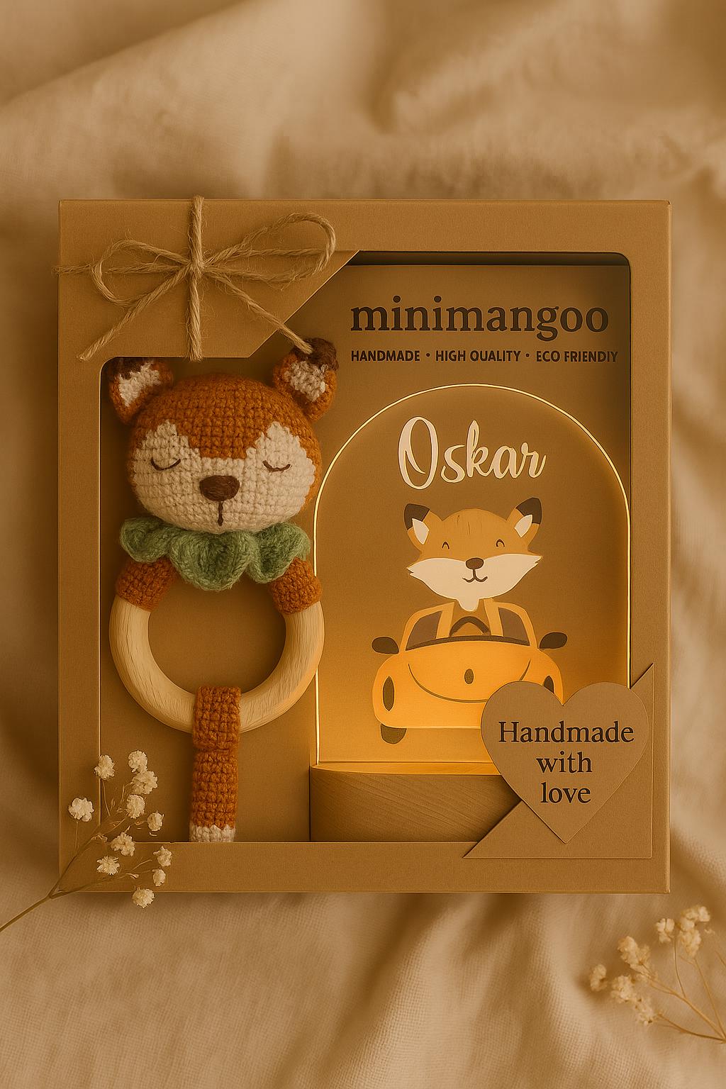 Handmade Boho Personalisiertes Geschenk - Custom Name Lamp & Crochet Rattle in Kraft Box Handmade Boho Personalisiertes Geschenk - Custom Name Lamp & Crochet Rattle in Kraft Box von Etsy - minimangoo