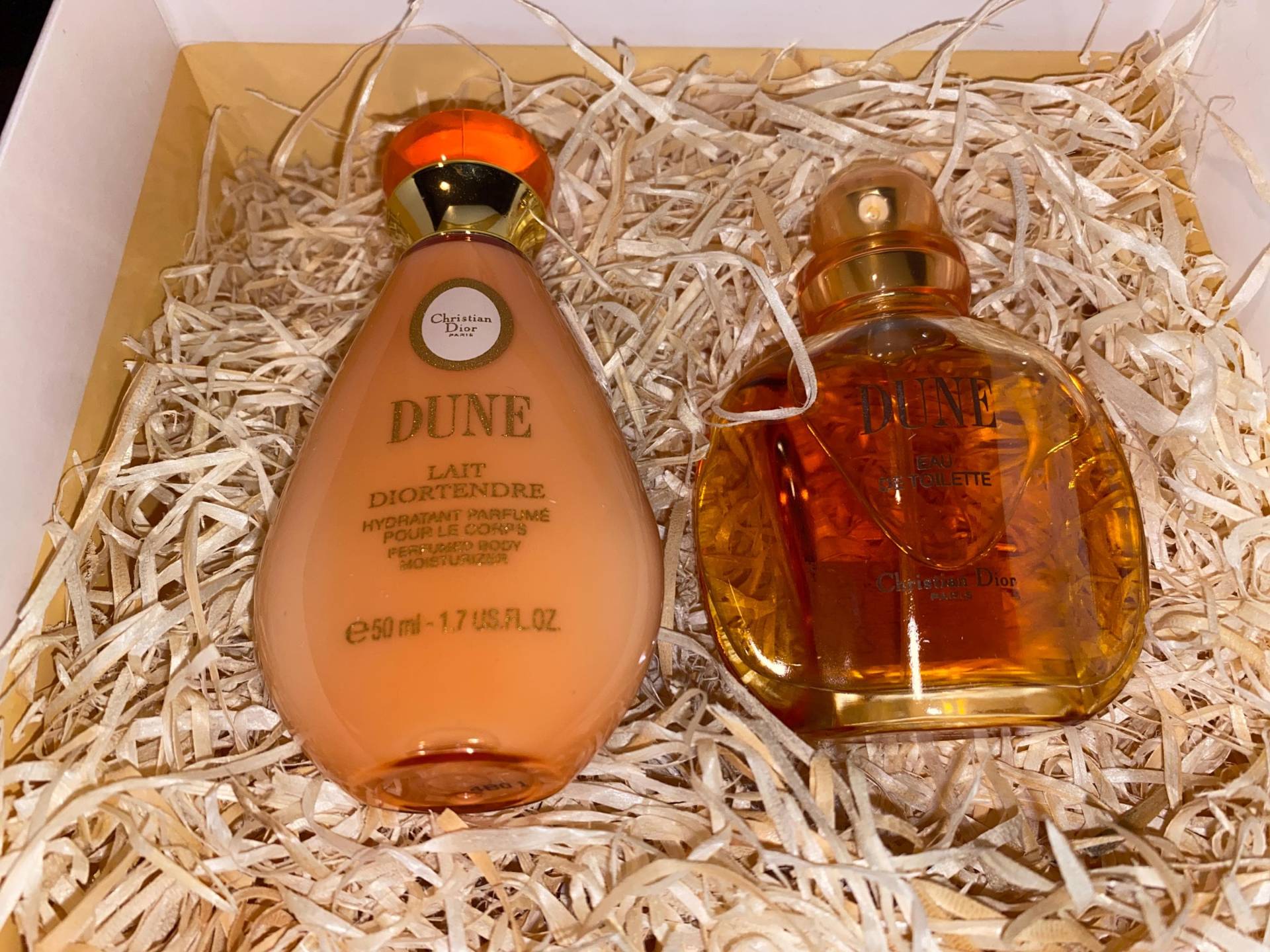 Dior Dune Eau De Toilette 30 Ml + Parfümierte Körperfeuchtigkeitscreme 50 Jahr 1991 - Rarita Vintage Original. Sehr Gut Als Frauentagsgeschenk Dior Dune Eau De Toilette 30 Ml + Parfümierte Körperfeuchtigkeitscreme 50 Jahr 1991 - Rarita Vintage Original. Sehr Gut Als Frauentagsgeschenk von Etsy - miniperfumes