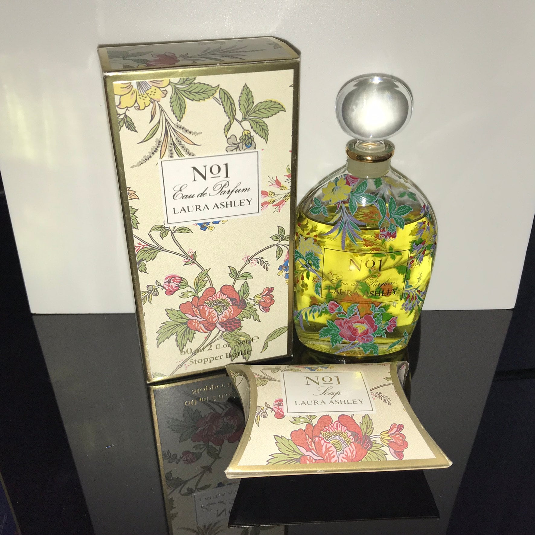 Laura Ashley - No 1 Old Version 60Ml Mit Box Seife/Mit Seife Vintage Laura Ashley - No 1 Old Version 60Ml Mit Box Seife/Mit Seife Vintage von Etsy - miniperfumes