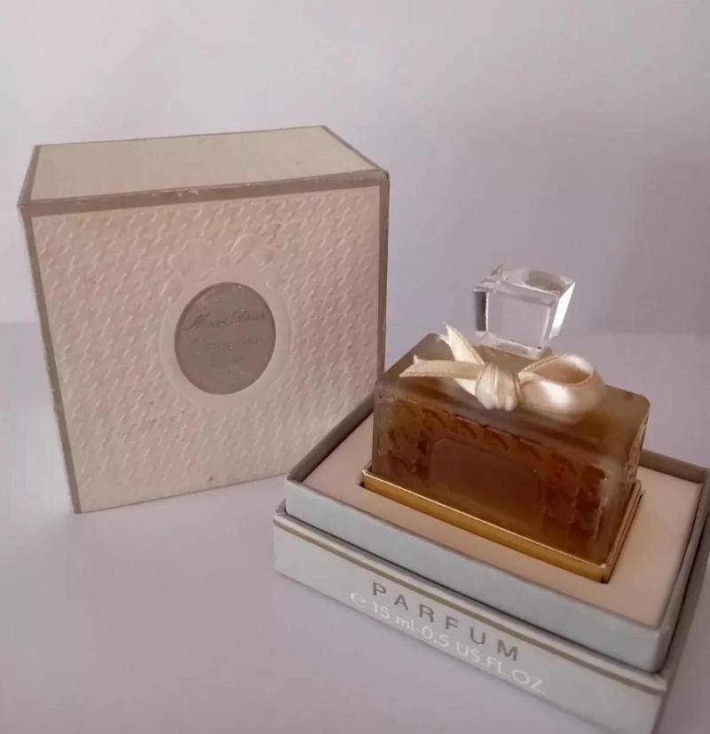 Sammlerparfum Extrait Miss D | 1992 Erste Version - Box 15 Ml Rar Vintage Original, Must Have, Aus Meiner Eigenen Sammlung Original Sammlerparfum Extrait Miss D | 1992 Erste Version - Box 15 Ml Rar Vintage Original, Must Have, Aus Meiner Eigenen Sammlung Original von Etsy - miniperfumes