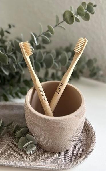 Zahnbürste Mit Gravur Aus Holz Zahnbürste Mit Gravur Aus Holz von Etsy - mitutaeco