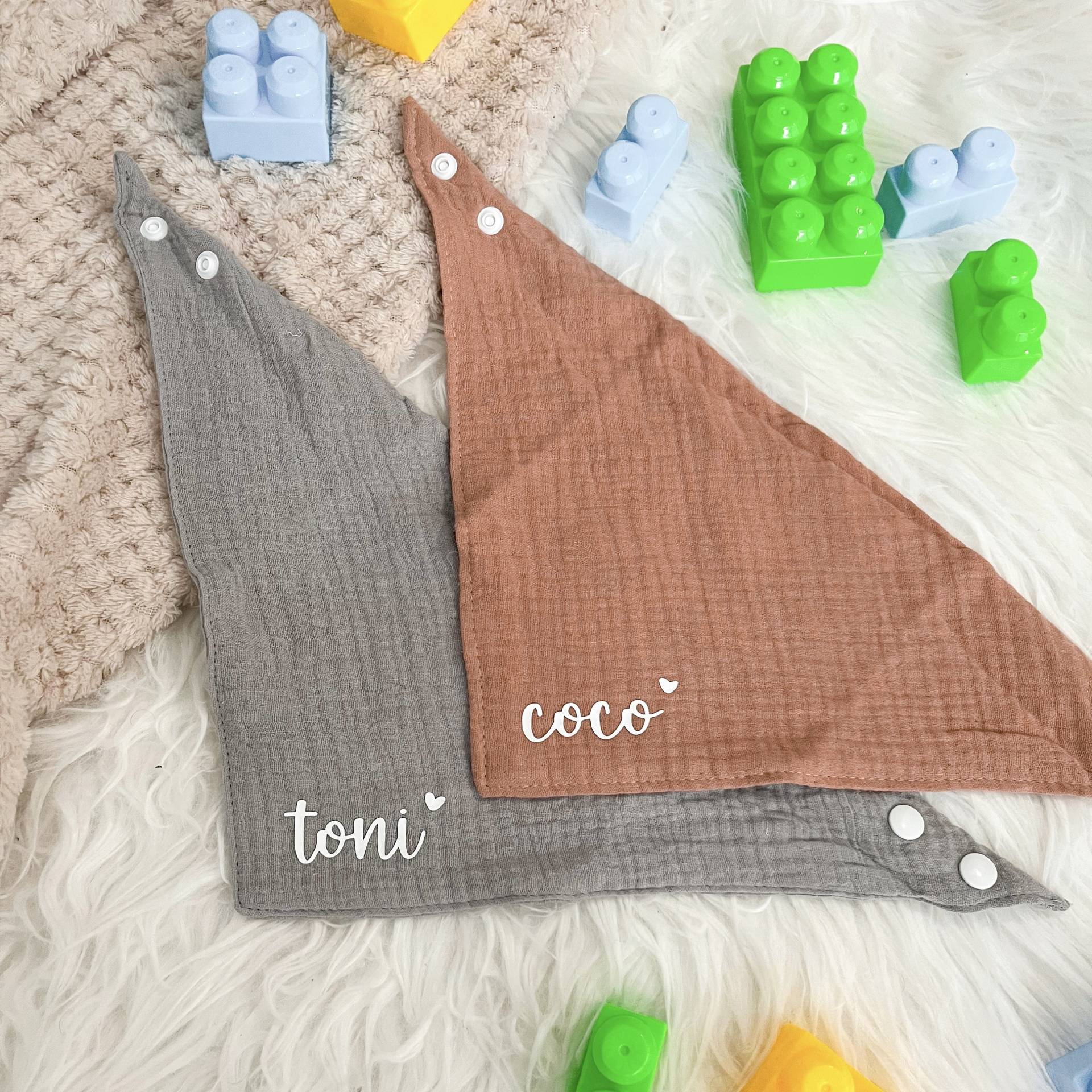 Halstücher | Lätzchen Wunschname Individuelles Geschenk Geburtstag, Geburt, Taufe, Ostern, Weihnachten von Etsy - mlkdesignbylaura