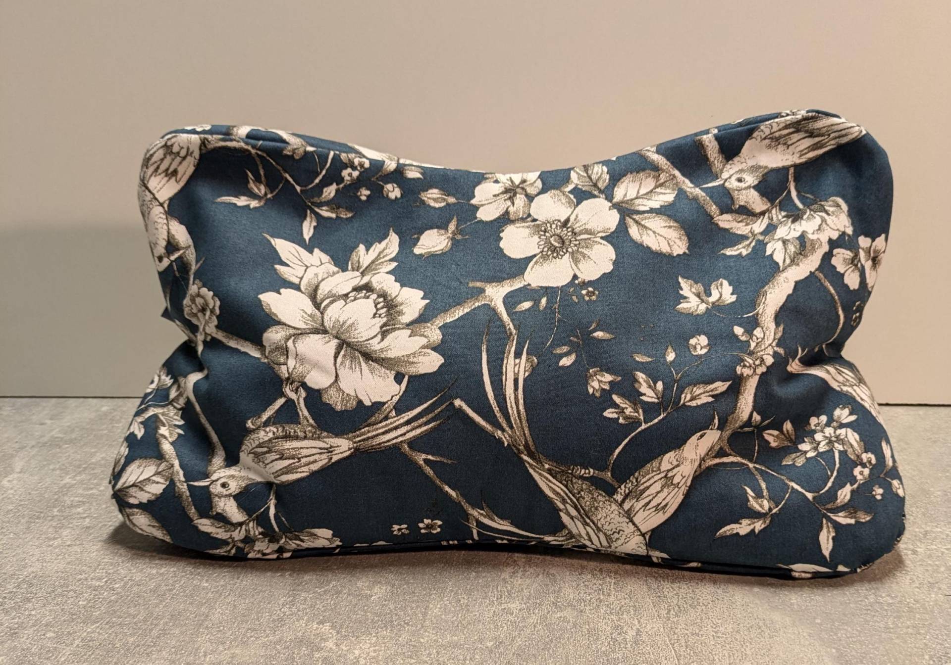 Leseknochen, 2-Teilig, Bio-Dinkelspelz, Beautykissen, Handarbeit, Exklusive, Stützkissen, Gesundheitsfördernd, Entspannend, Anpassbar Leseknochen, 2-Teilig, Bio-Dinkelspelz, Beautykissen, Handarbeit, Exklusive, Stützkissen, Gesundheitsfördernd, Entspannend, Anpassbar von Etsy - momente27