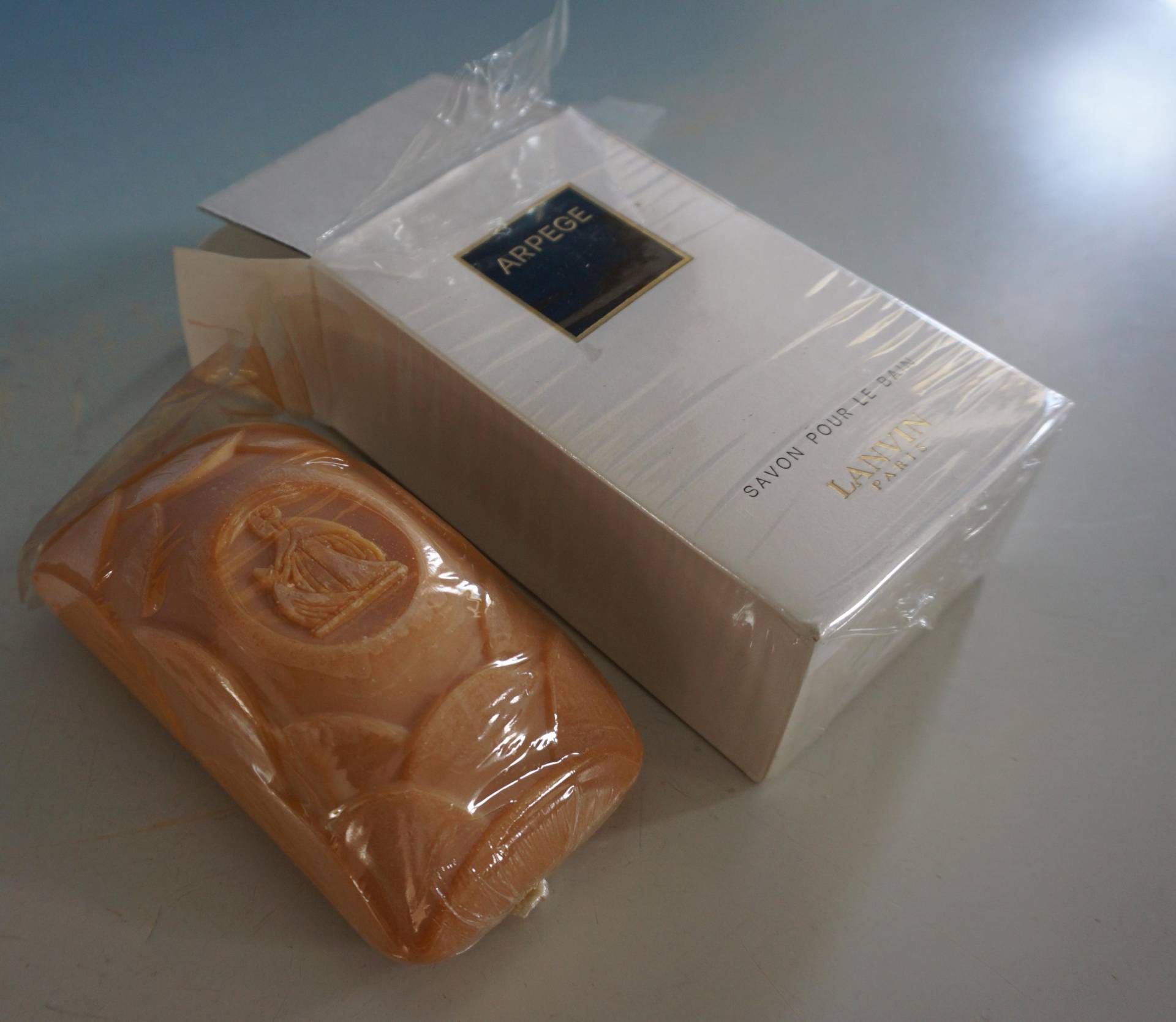 Vintage Arpege Lanvin Paris Savon Pour Le Bain Seife Soap 200G Original Selten Rar | F025-440 Vintage Arpege Lanvin Paris Savon Pour Le Bain Seife Soap 200G Original Selten Rar | F025-440 von Etsy - myDecoWorld24