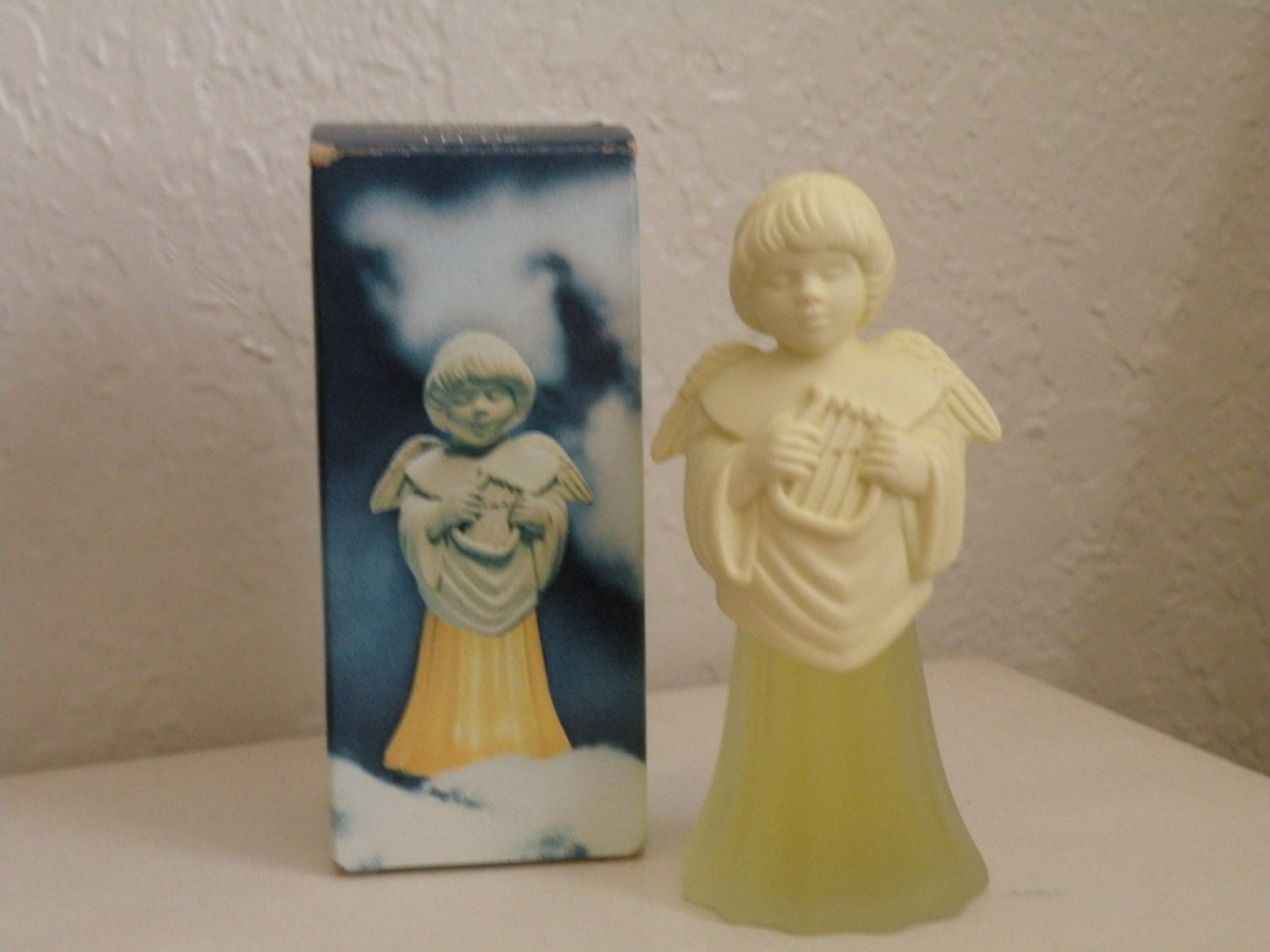 Avon Charisma Köln 325 Ml. Engel-Lied Mit Leier Avon Charisma Köln 325 Ml. Engel-Lied Mit Leier von Etsy - mybliss2010