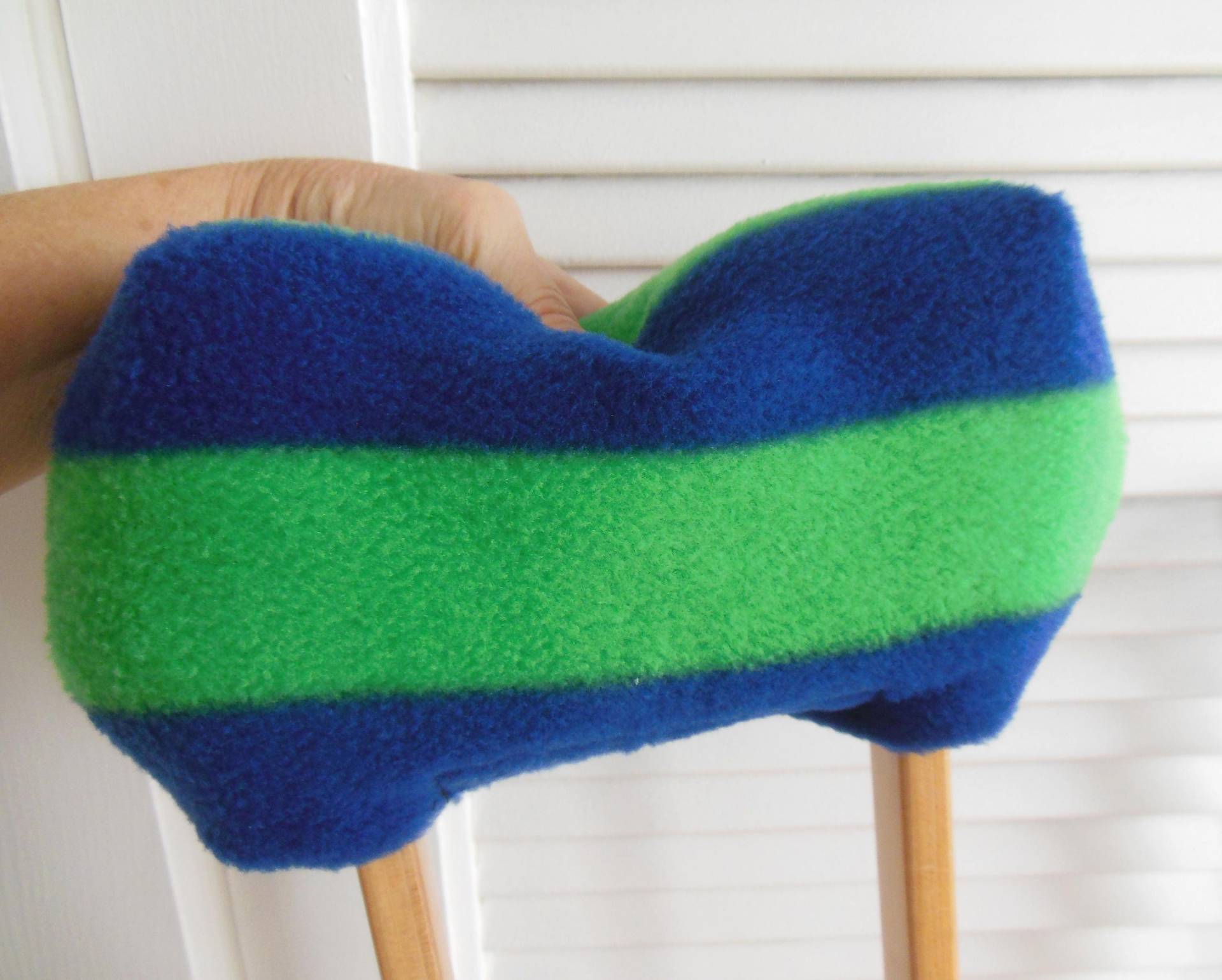 30% Sale Blau Grün Streifen Fleece Krückenpolster 30% Sale Blau Grün Streifen Fleece Krückenpolster von Etsy - myscap