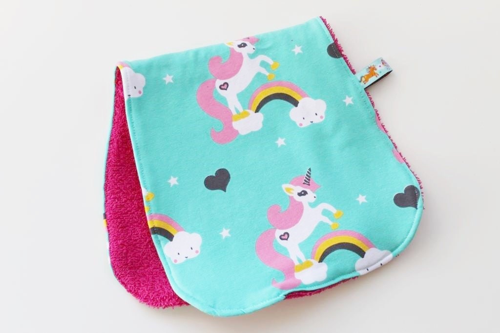 Spucktuch Regenbogenpferde Mint Spucktuch Regenbogenpferde Mint von Etsy - nadelspinnereiwerk
