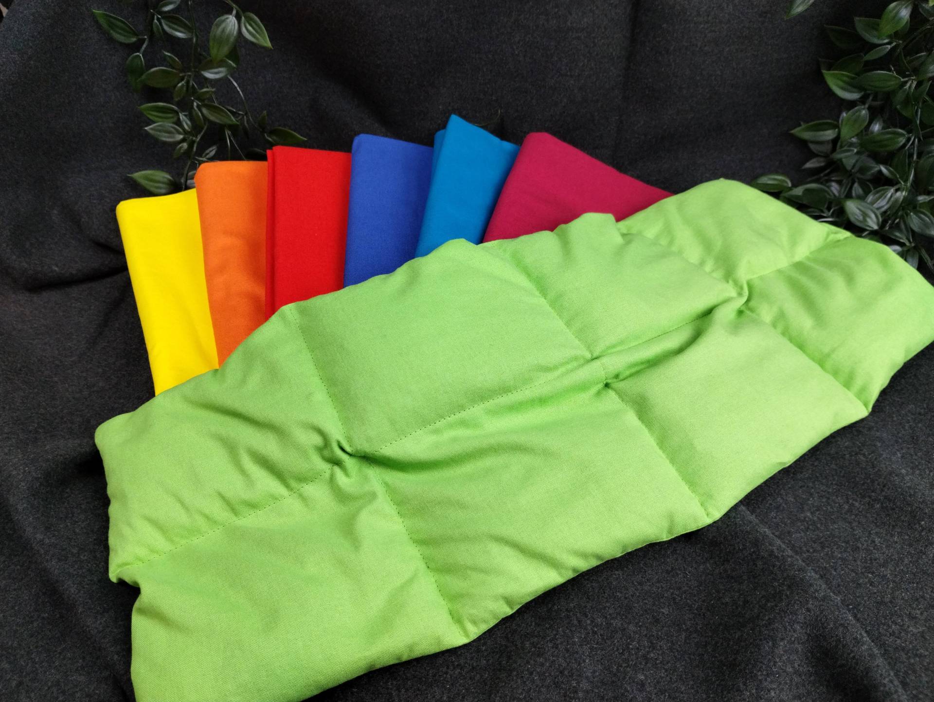 Dinkel-Wärmekissen in Sieben Sommerlichen Uni-Farben, Z.b. Hellgrün, Rot Oder Hellblau Dinkel-Wärmekissen in Sieben Sommerlichen Uni-Farben, Z.b. Hellgrün, Rot Oder Hellblau von Etsy - nadelundholz