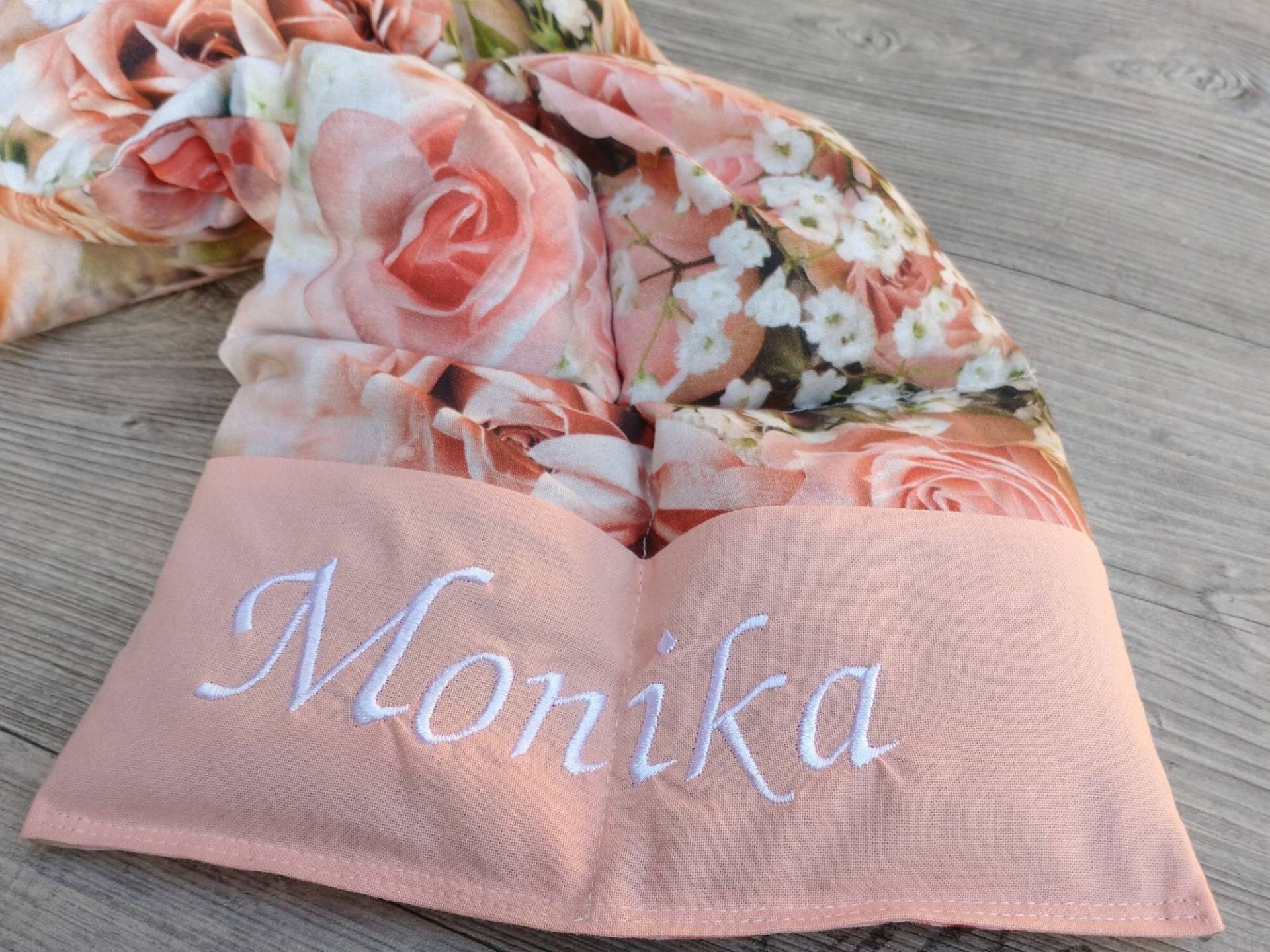 Personalisiertes Dinkelkissen in Der Größe 50 X 20 cm Mit Rosenmuster Auf Baumwollstoff. Auf Wunsch Getrocknetem Lavendel Personalisiertes Dinkelkissen in Der Größe 50 X 20 cm Mit Rosenmuster Auf Baumwollstoff. Auf Wunsch Getrocknetem Lavendel von Etsy - nadelundholz