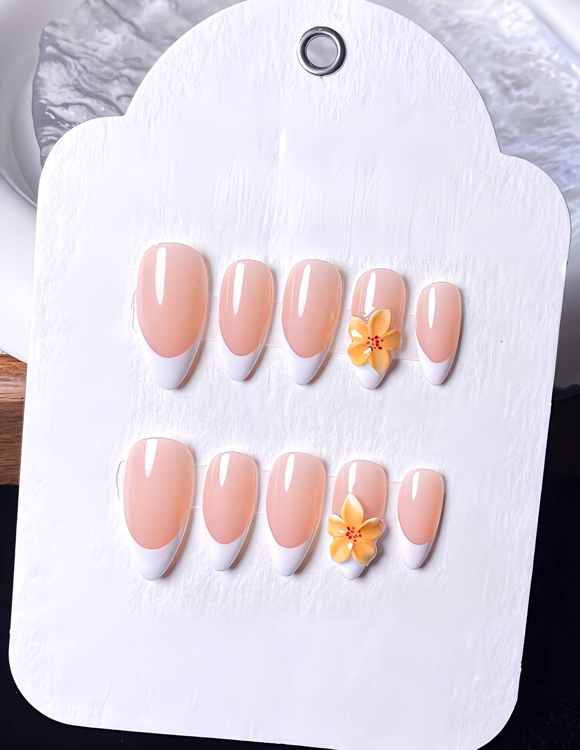 Crème Fleur - 3D Handgemachte Wiederverwendbare Pressnägel von Etsy - nailauraDE