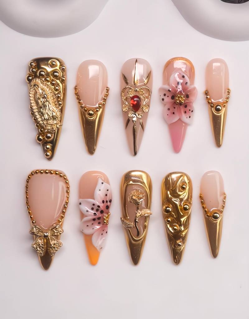 Floraler Goldrausch - 3D Selbstgemachte Press-On Nägel von Etsy - nailauraDE