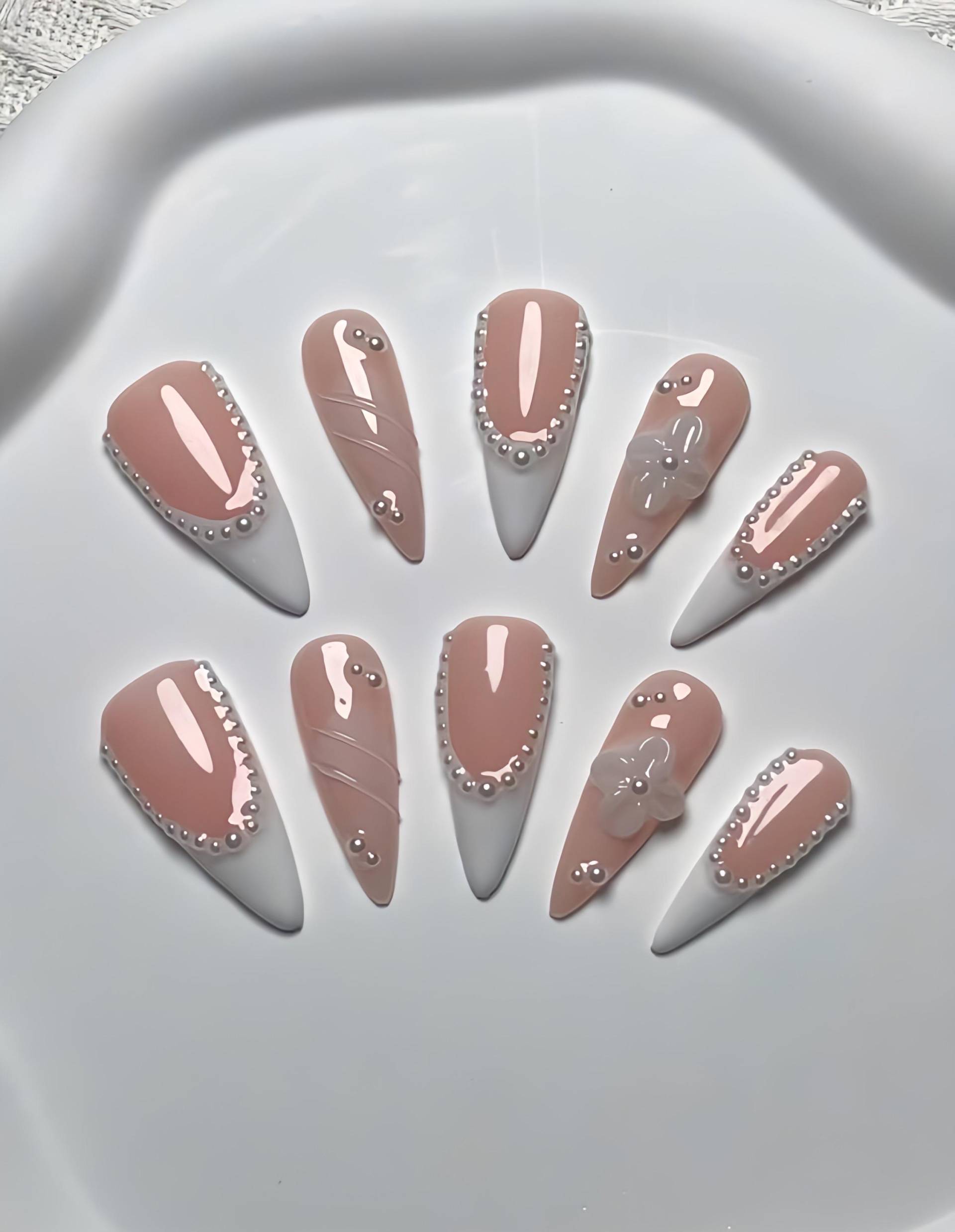 Luxe Flower French - 3D Selbstgemachte Press-On Nägel Luxe Flower French - 3D Selbstgemachte Press-On Nägel von Etsy - nailauraDE