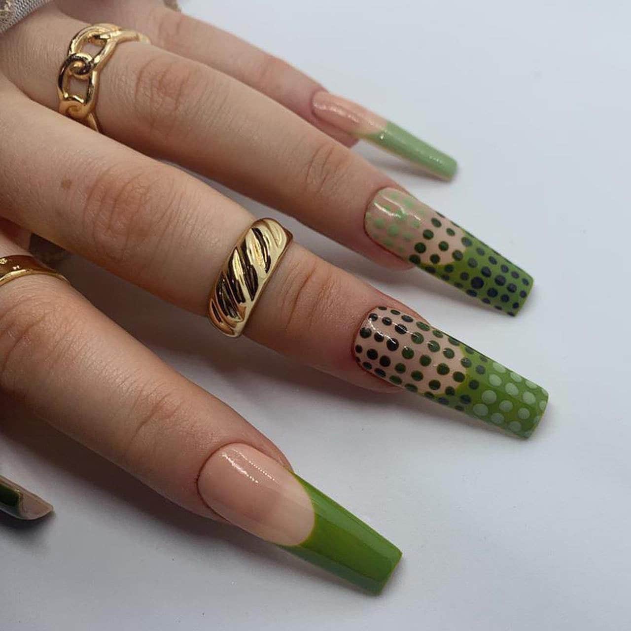 Grünes Polka-Dot French Tip Press On Nails | Handgemalte Wiederverwendbare Gelnägel von Etsy - nailsbymonicazx