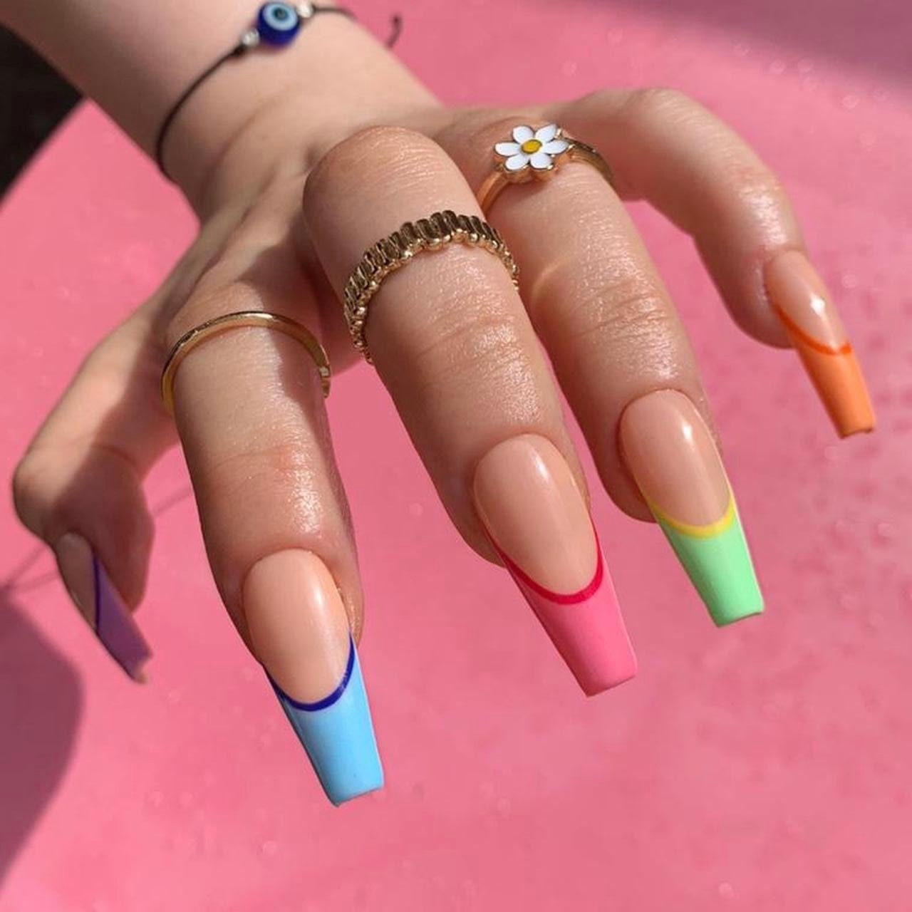 Mehrfarbige Regenbogen French Tip Press On Nails | Sommer & Frühling Nägel Handbemalte Wiederverwendbare von Etsy - nailsbymonicazx