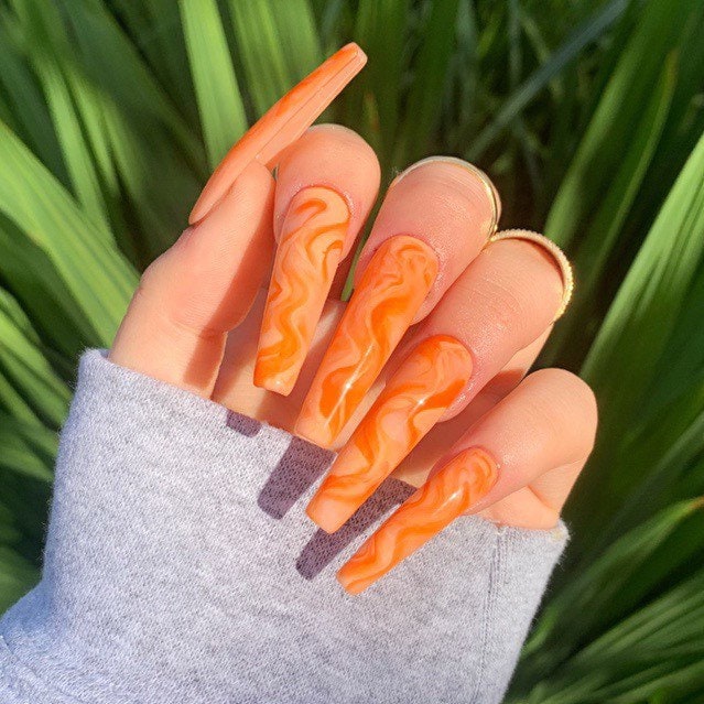 Orange Marmor Wirbelt Drücken Sie Auf Die Nägel | Handgemalte Wiederverwendbare Gelnägel von Etsy - nailsbymonicazx