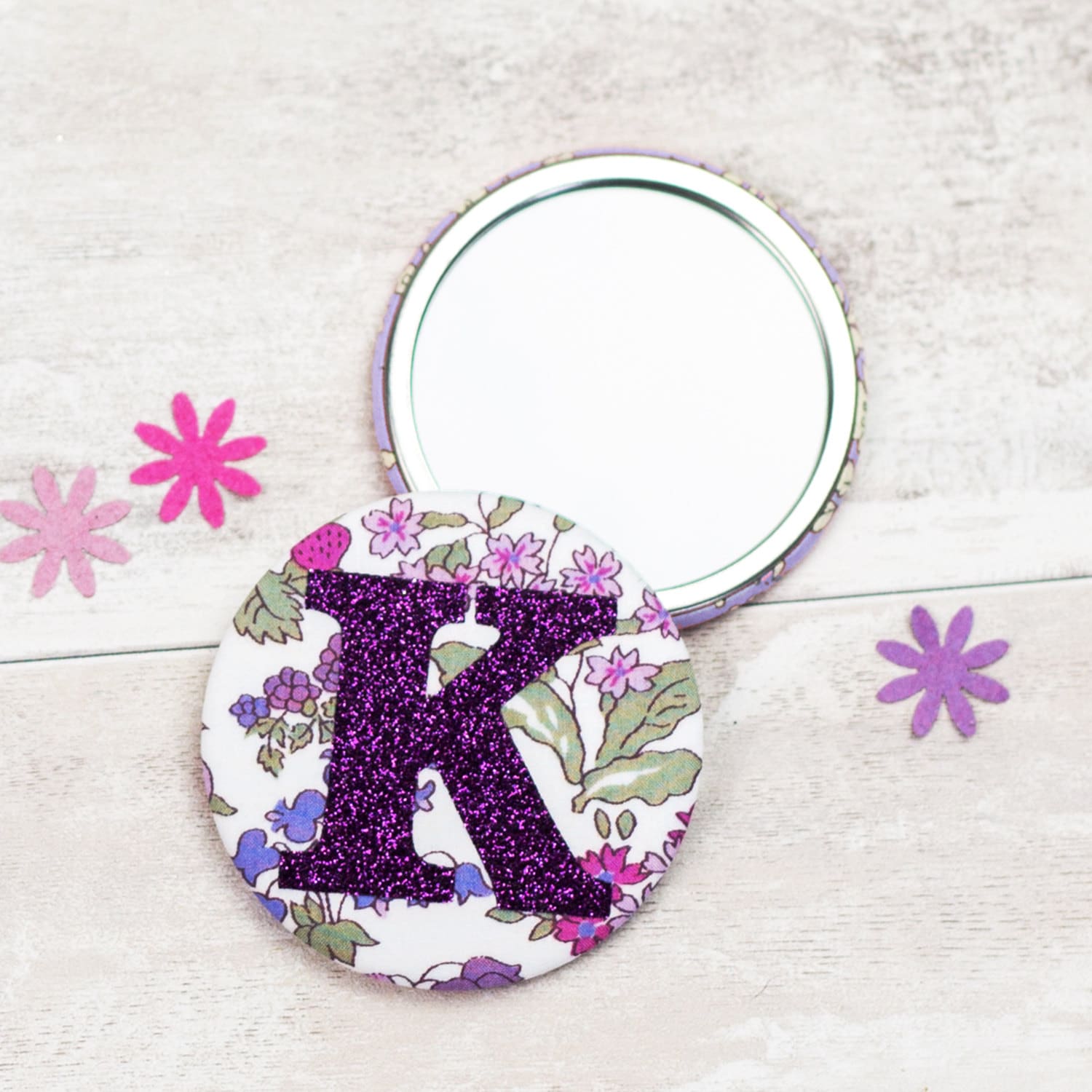 Initialspiegel - Liberty Of London Stoff Blumenspiegel Personalisiertes Geschenk Muttertagsgeschenk Hochzeitsbevorzugung Glitzerbriefspiegel von Etsy - nickynackynoodesigns