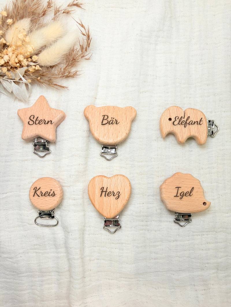 Holz Clip Schnullerkette, Stern, Herz, Bär, Elefant & Igel - Baby Schnullerclip Natur Holz, Babyclip Aus Buchenholz Mit Gravur, Tiermotiv von Etsy - novaramint