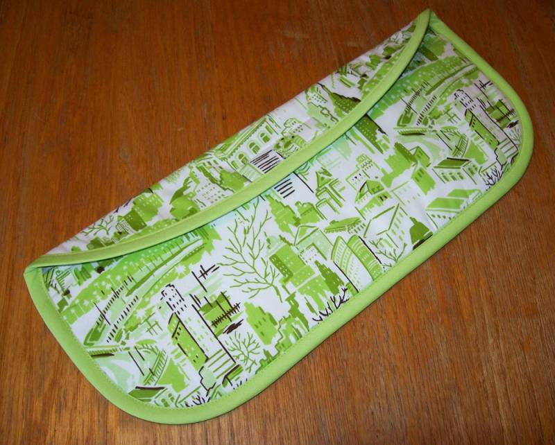 Lockenstab Gehäuse/Flache Eisen Decken Für Reisen Oder Die Turnhalle | Isoliert - New Yorker Szene von Etsy - nstitches4u