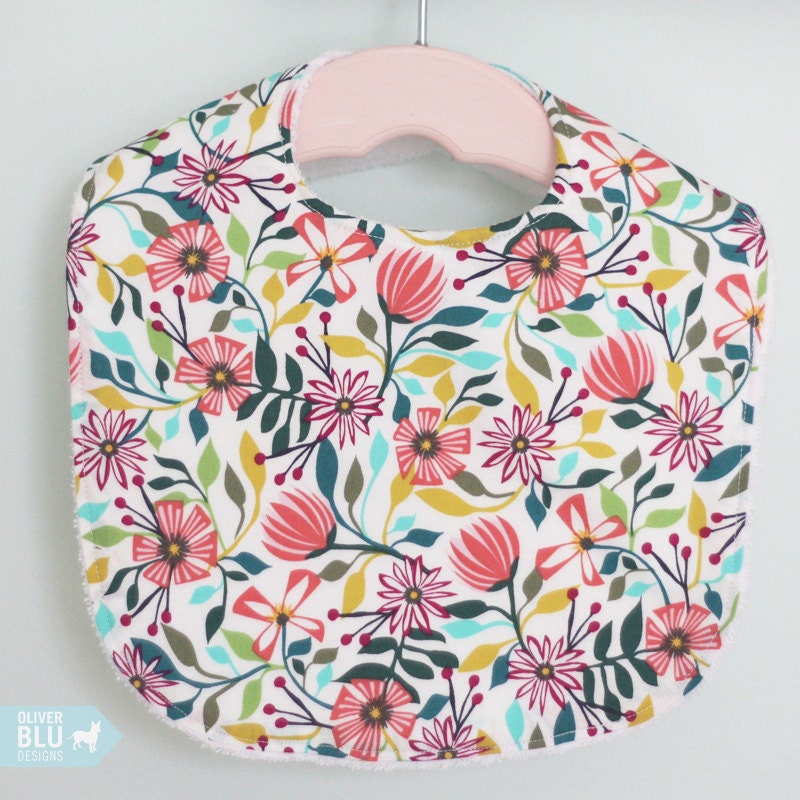 Die Dressy Drooler Lätzchen in Garten Party Tango Stoff - Kleine Blumen von Etsy - oliverbludesigns