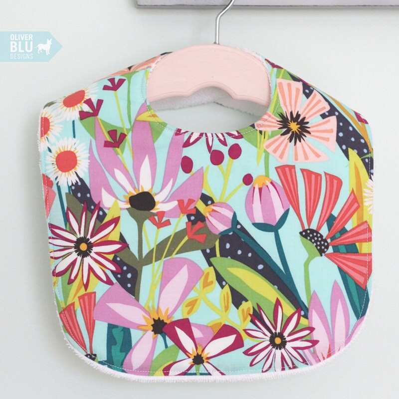 Die Elegant Drooler Bib Im Garten Party Tango Stoff von Etsy - oliverbludesigns