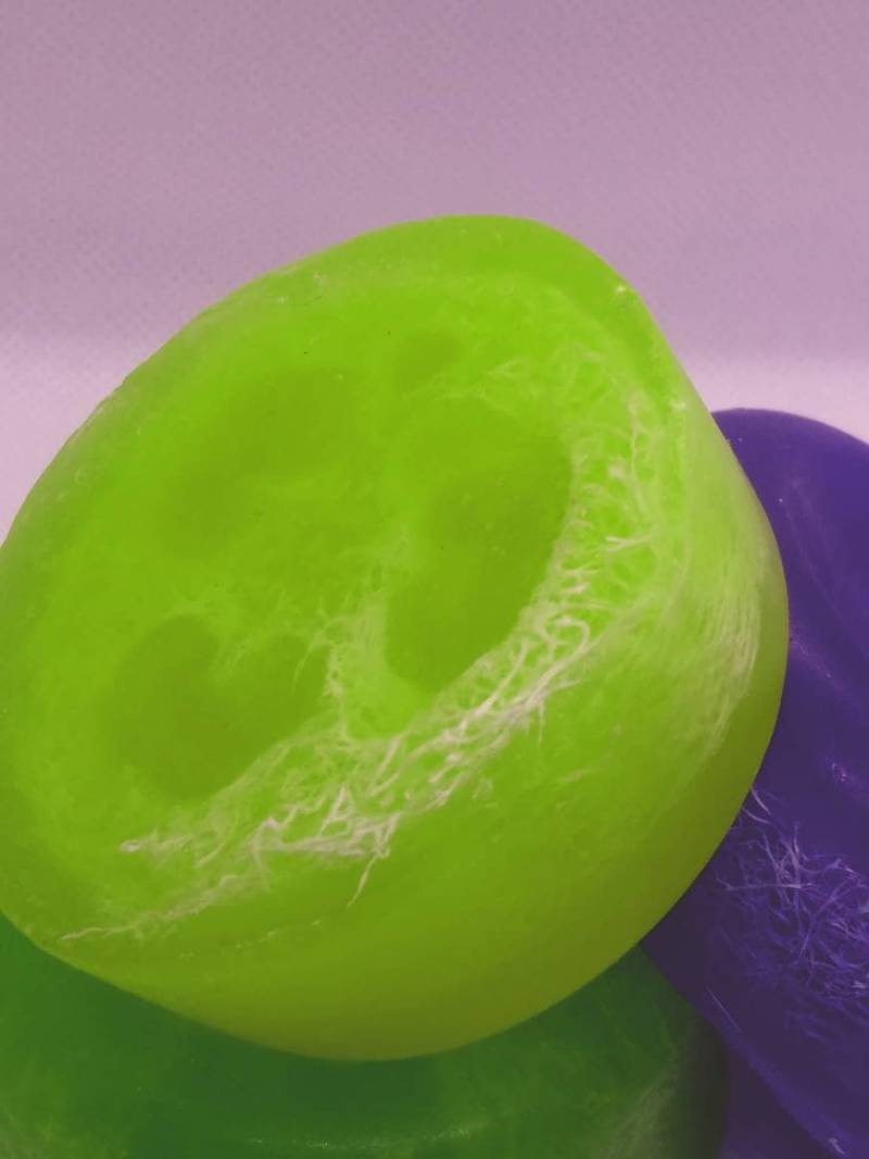 2 Lufa Hanf Seifenleiste, Wähle Deinen Duft, Und Farbe, Peeling Seifen Bar, Spa Kit, Haut Verjüngend, Schrubben Seife, Luffa Seifenstangen von Etsy - outerhappiness