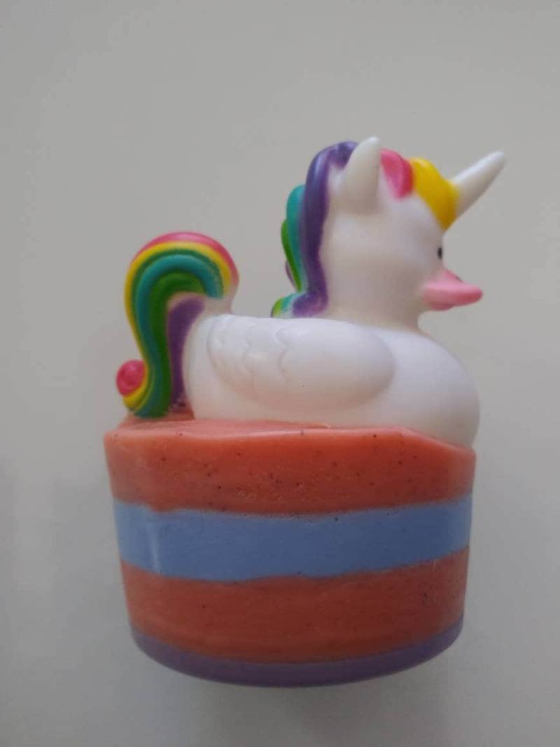 Einhorn Seife, Schwimmende Seife Für Kinder, Süße Kindergeschenk, Kinderseife, Geschenkidee Einhorn Seife, Schwimmende Seife Für Kinder, Süße Kindergeschenk, Kinderseife, Geschenkidee von Etsy - outerhappiness