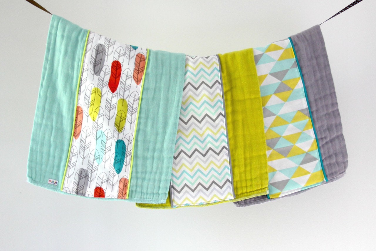 Baby Spucktuch 3Er Set, Bunte Federn Chevron Geometrisch, Handgefärbte Spucktücher, Geschenk, Essentials, Neugeborenen von Etsy - owesley