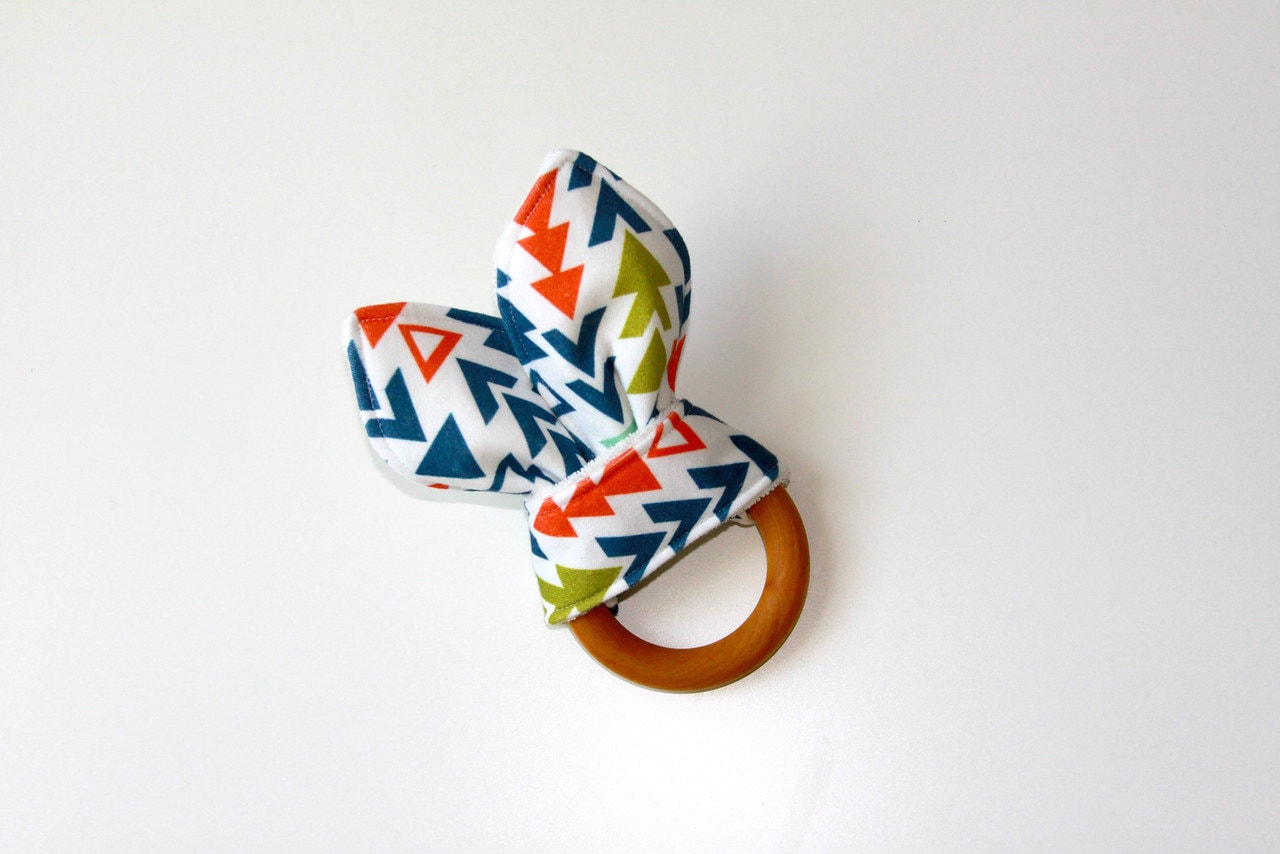 Bio Holz Beißring, Crinkle Toy, Blau Orange Pfeil, Knit Greifling, Bio-Babyspielzeug, Beißring Bio Holz Beißring, Crinkle Toy, Blau Orange Pfeil, Knit Greifling, Bio-Babyspielzeug, Beißring von Etsy - owesley