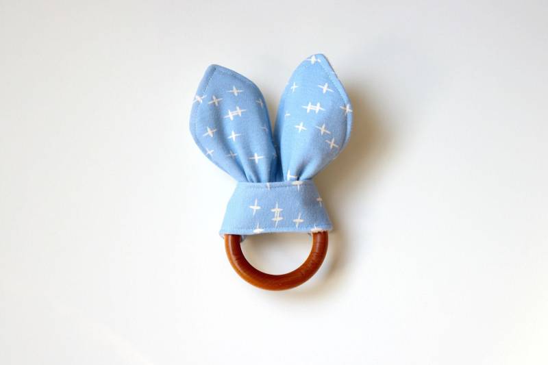 Bio Holz Beißring, Crinkle Toy, Blau Zwinke, Knit Greifling, Beißring von Etsy - owesley