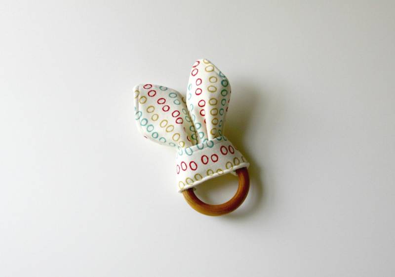 Bio Holz Beißring, Crinkle Toy, Bubble Girl, Knit Greifling, Baby Spielzeug, Beißring von Etsy - owesley