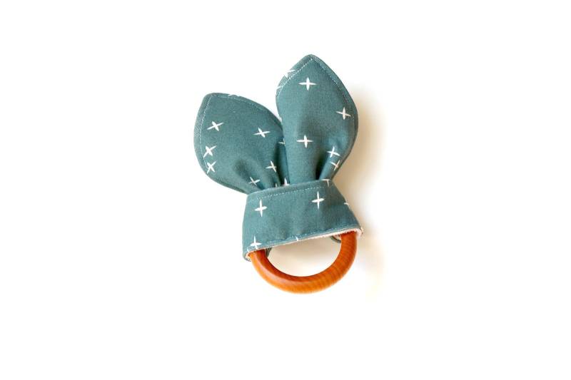 Bio Holz Beißring, Crinkle Toy, Dunkelgrau Wink, Knit Greifling, Greifling von Etsy - owesley