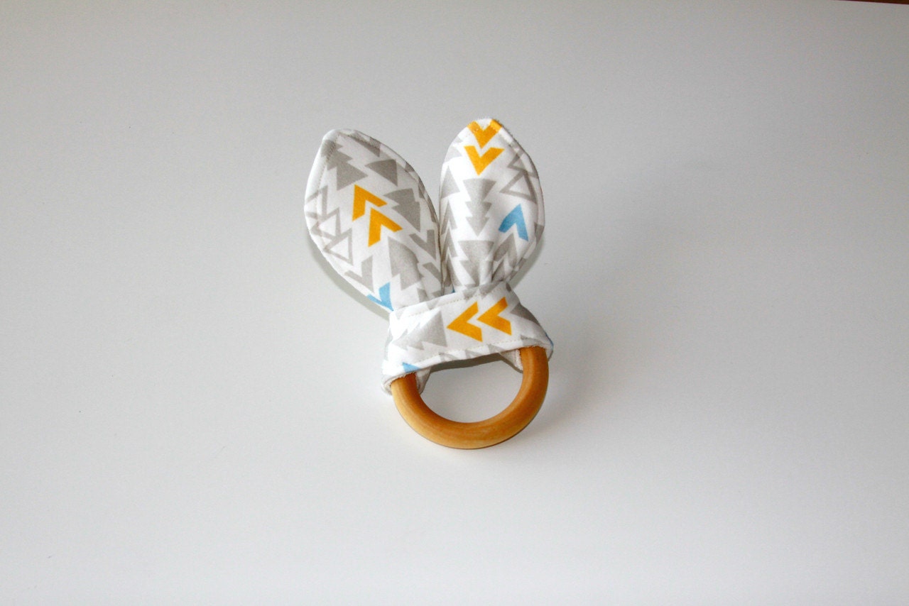 Bio Holz Beißring, Crinkle Toy, Grau Blau Pfeil, Knit Greifling, Baby Spielzeug, Beißring Bio Holz Beißring, Crinkle Toy, Grau Blau Pfeil, Knit Greifling, Baby Spielzeug, Beißring von Etsy - owesley