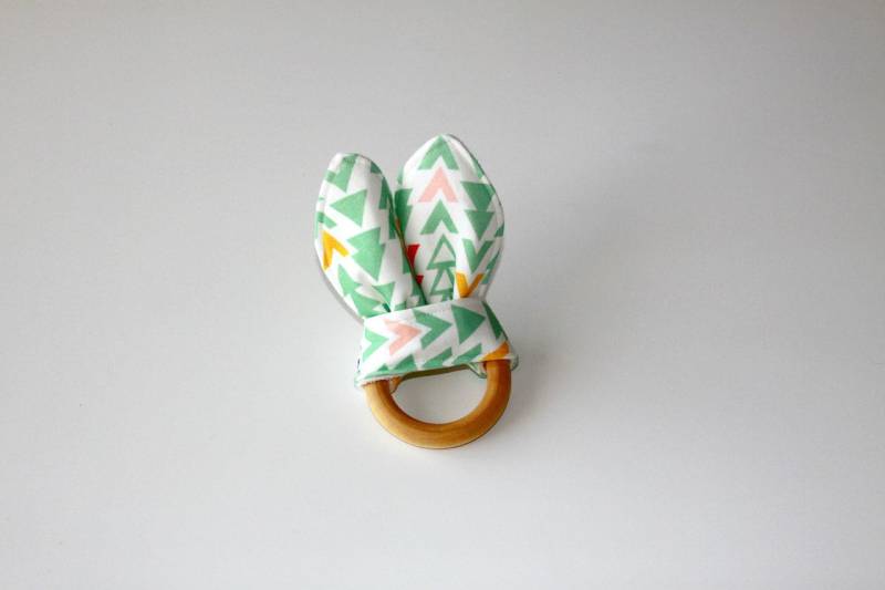 Bio Holz Beißring, Crinkle Toy, Mint Pfeile, Knit Greifling, Baby Spielzeug, Beißring von Etsy - owesley