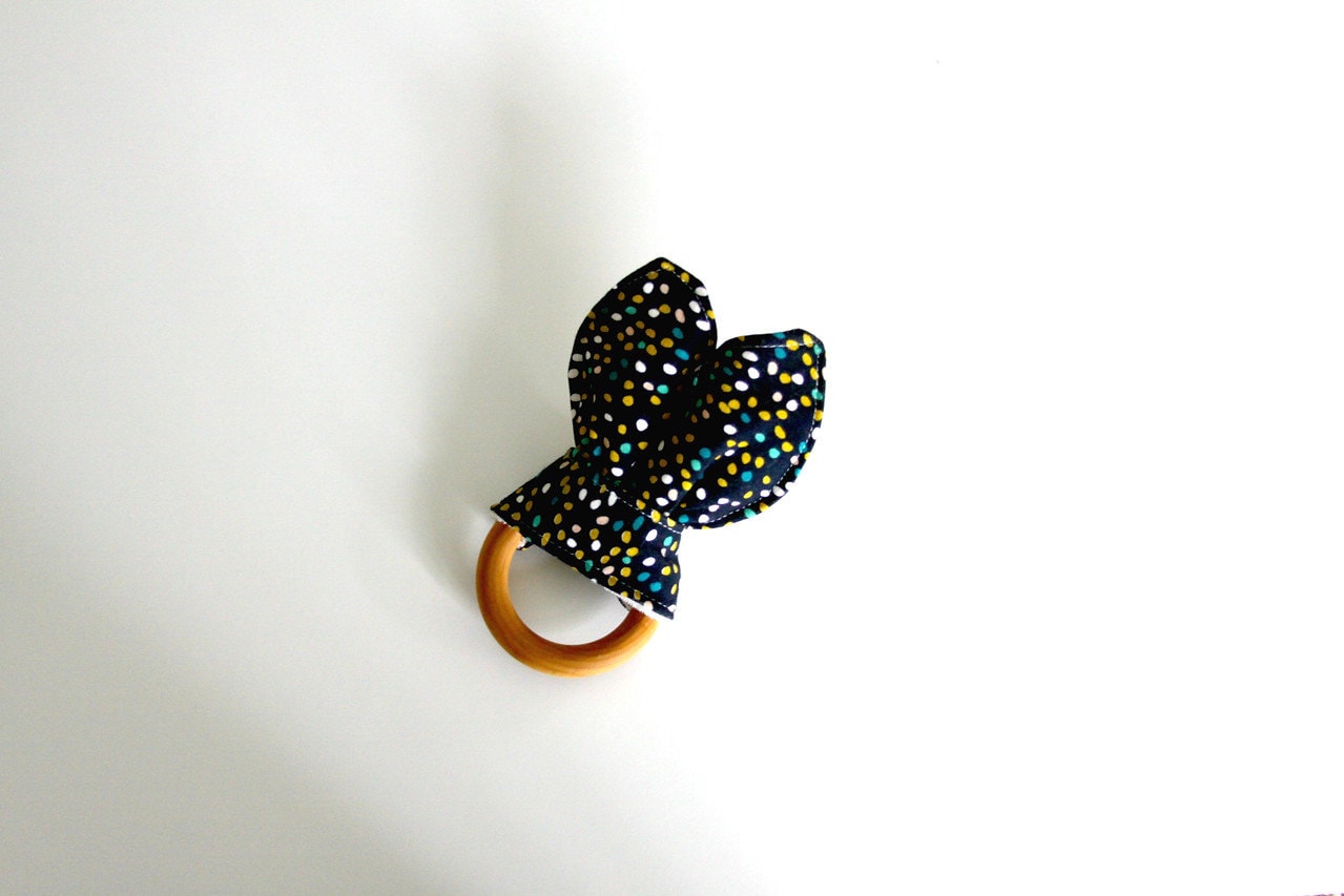 Bio Holz Beißring, Crinkle Toy, Navy Firefly Dot, Knit Baby Spielzeug, Beißring von Etsy - owesley