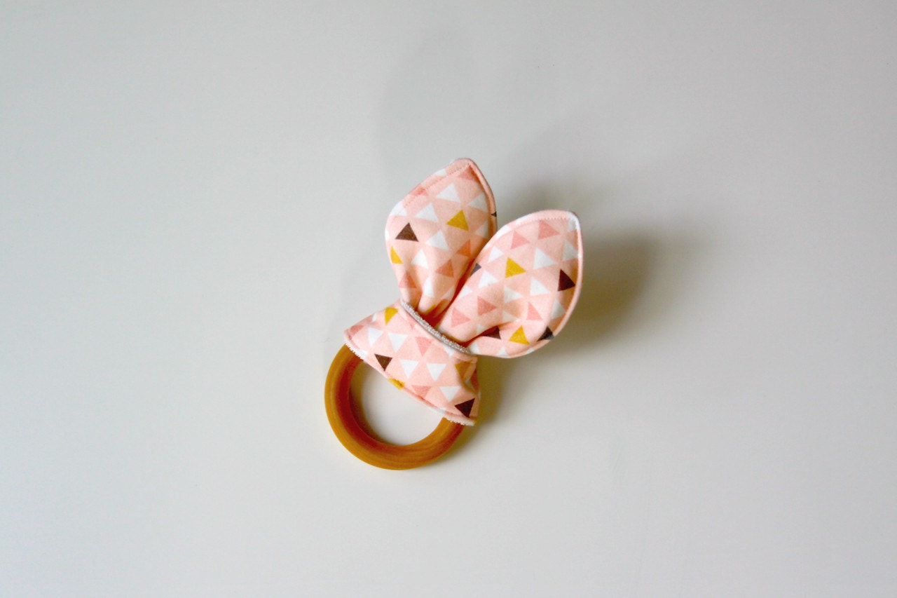 Bio Holz Beißring, Crinkle Toy, Rosa Dreiecke, Knit Greifling, Beißring Bio Holz Beißring, Crinkle Toy, Rosa Dreiecke, Knit Greifling, Beißring von Etsy - owesley