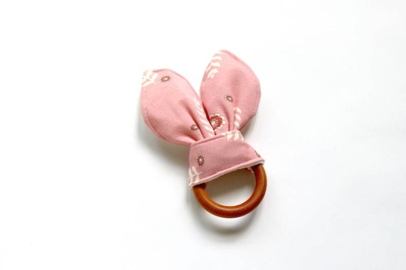 Bio Holz Beißring, Crinkle Toy, Rosa Geblümt, Knit Greifling von Etsy - owesley