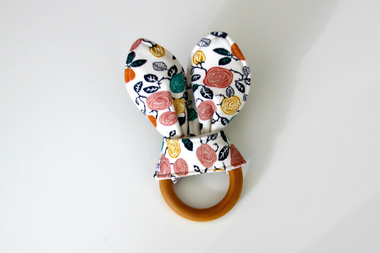 Bio Holz Beißring, Crinkle Toy, Rosen, Knit Greifling, Baby Spielzeug, Beißring Bio Holz Beißring, Crinkle Toy, Rosen, Knit Greifling, Baby Spielzeug, Beißring von Etsy - owesley