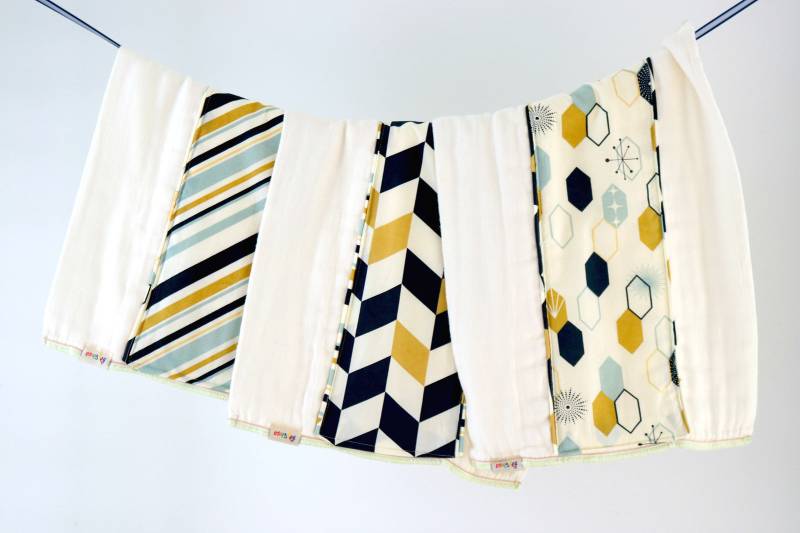 Bio Spucktuch 3Er Set. Blau Und Gold Form. Baby Spucktuch, Geschenk Zur Geburt, Babyparty Geschenk, Essentials von Etsy - owesley