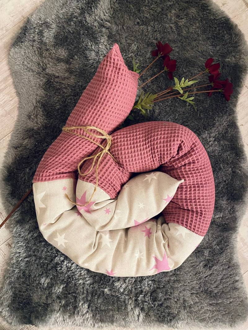 Wickeltischumrandung | Schutzrolle Patchwork Sterne & Beeren Waffelstoff Wickeltischumrandung | Schutzrolle Patchwork Sterne & Beeren Waffelstoff von Etsy - pagaennaART