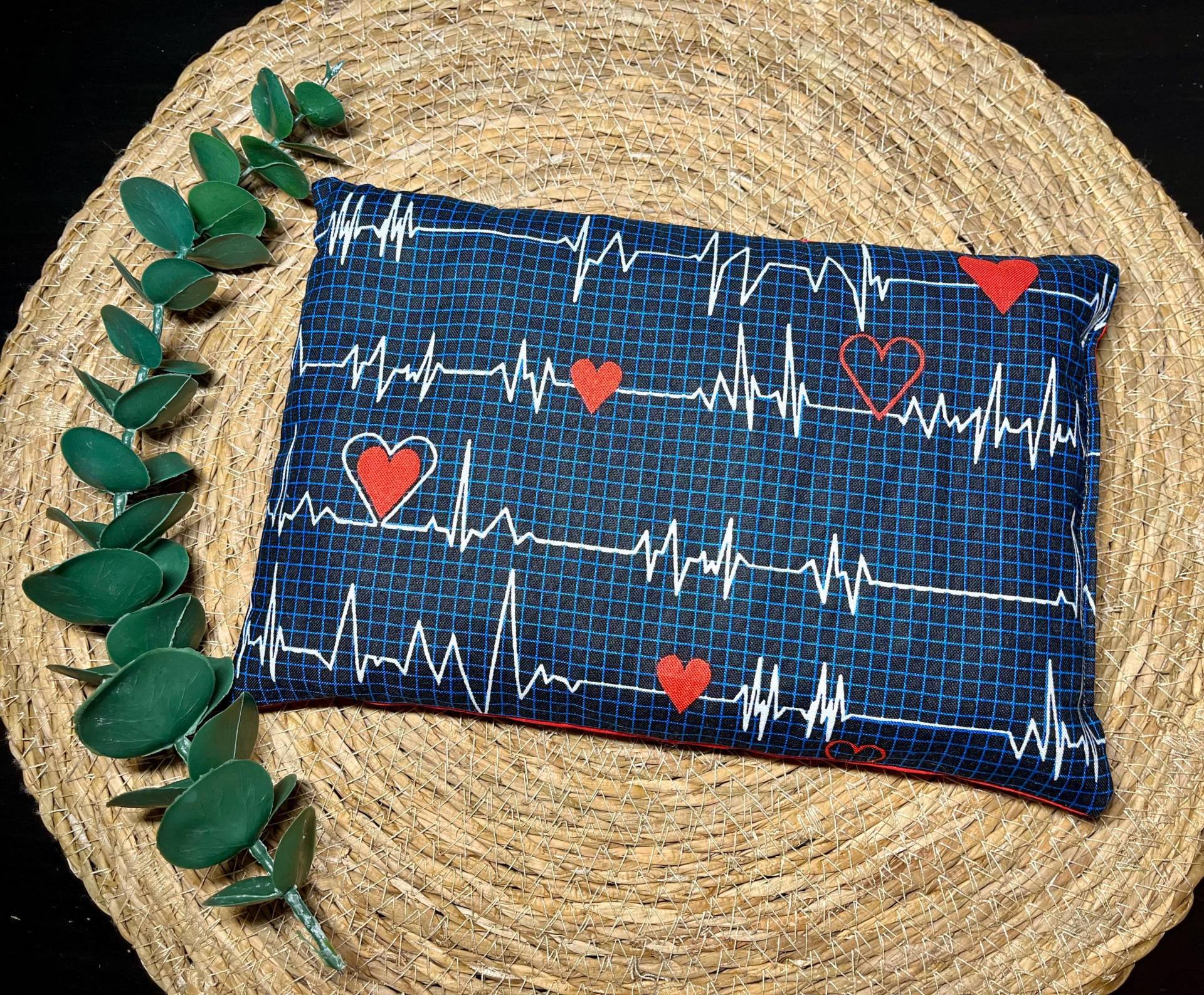 Kirschkernkissen, Wärmekissen, Körnerkissen, Wärmetherapie, Kältetherapie, Mikrowelle, Handmade With Love, Herzschlag, Blau Rot, Geschenk Kirschkernkissen, Wärmekissen, Körnerkissen, Wärmetherapie, Kältetherapie, Mikrowelle, Handmade With Love, Herzschlag, Blau Rot, Geschenk von Etsy - pinkbowKristinchen