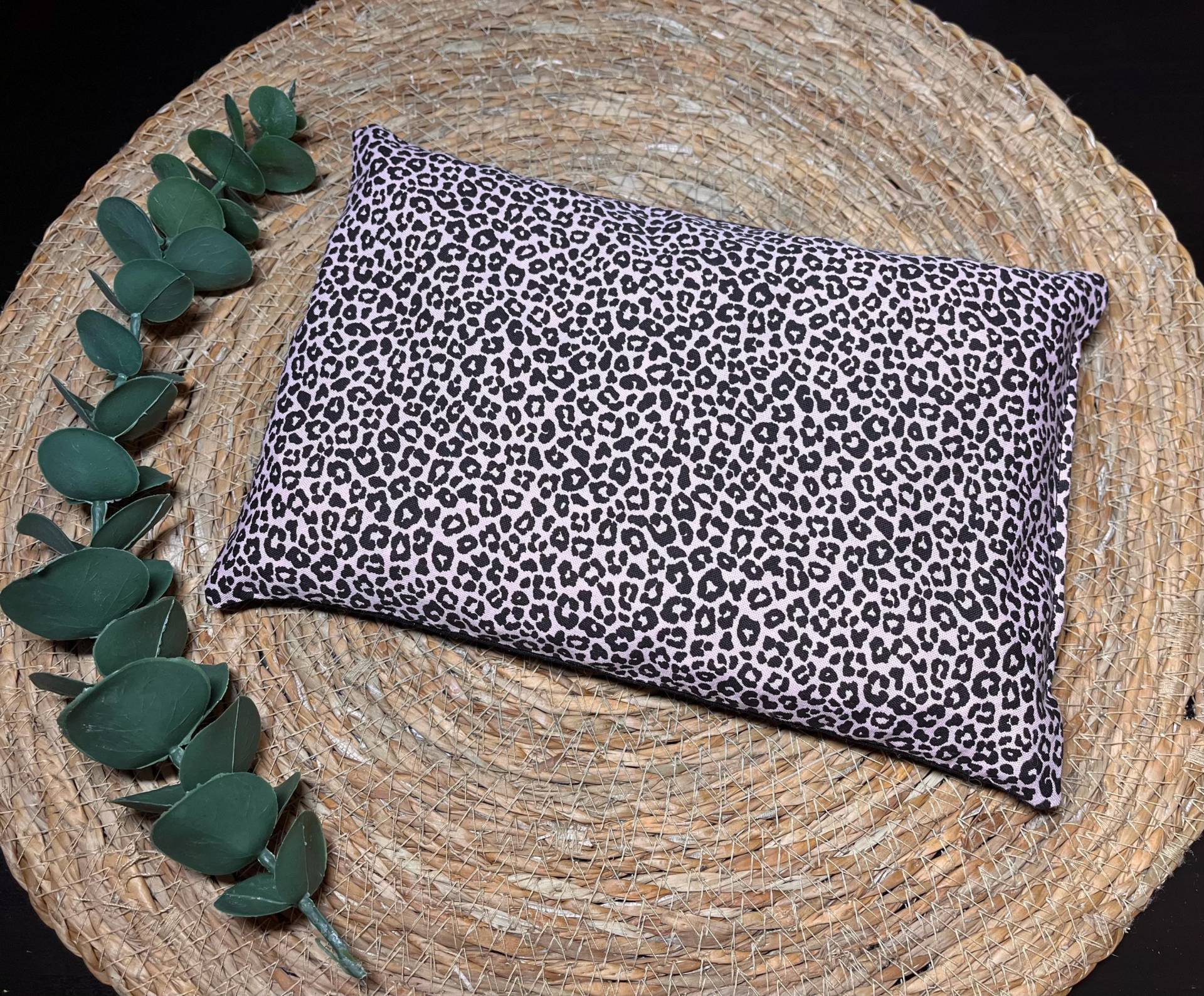 Kirschkernkissen, Wärmekissen, Körnerkissen, Wärmetherapie, Kältetherapie, Mikrowelle, Handmade With Love, Leoprint, Rosa Schwarz, Geschenk Kirschkernkissen, Wärmekissen, Körnerkissen, Wärmetherapie, Kältetherapie, Mikrowelle, Handmade With Love, Leoprint, Rosa Schwarz, Geschenk von Etsy - pinkbowKristinchen
