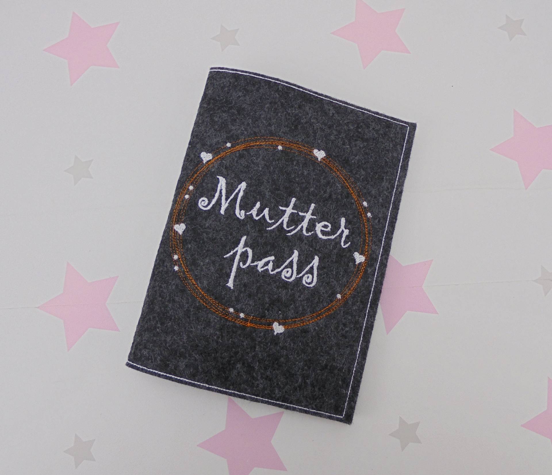 Pinkesterne Mutterpasshülle Mamipass Filz Schutzhülle Handmade Herzchen von Etsy - pinkeSterne