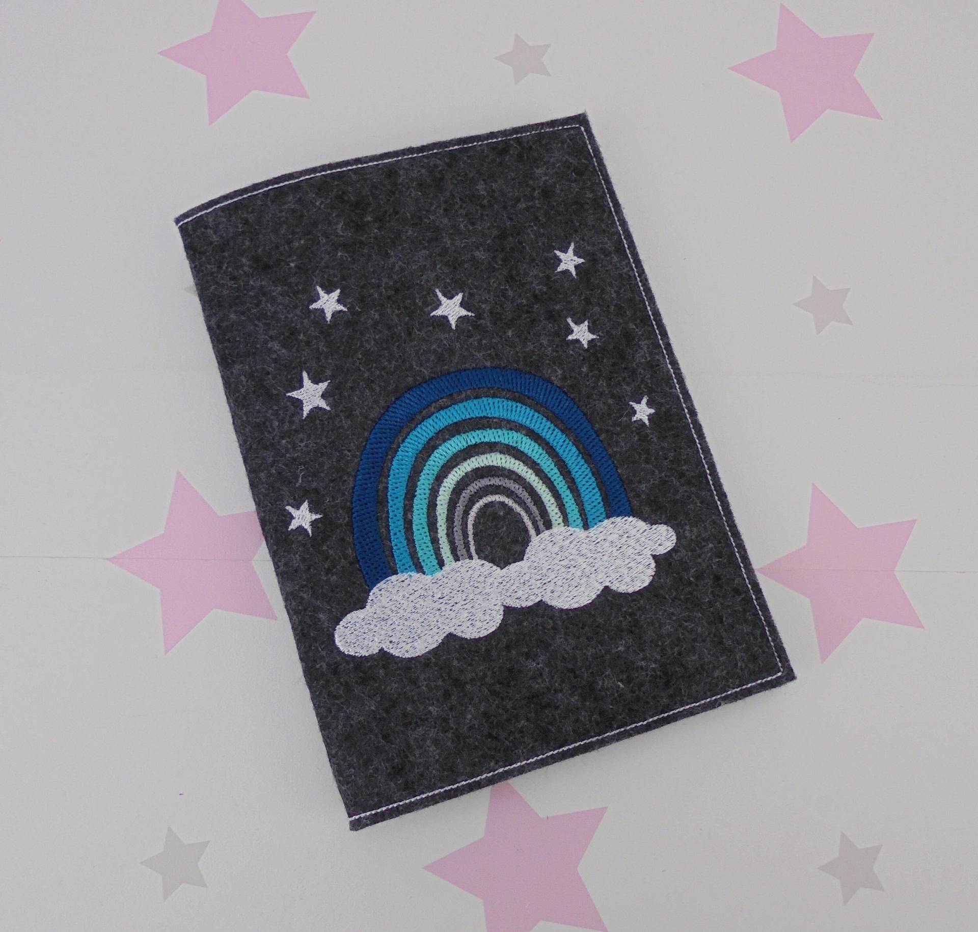 Pinkesterne Mutterpasshülle Regenbogen + Sterne Mamipass Filz Schutzhülle Handmade Pinkesterne Mutterpasshülle Regenbogen + Sterne Mamipass Filz Schutzhülle Handmade von Etsy - pinkeSterne