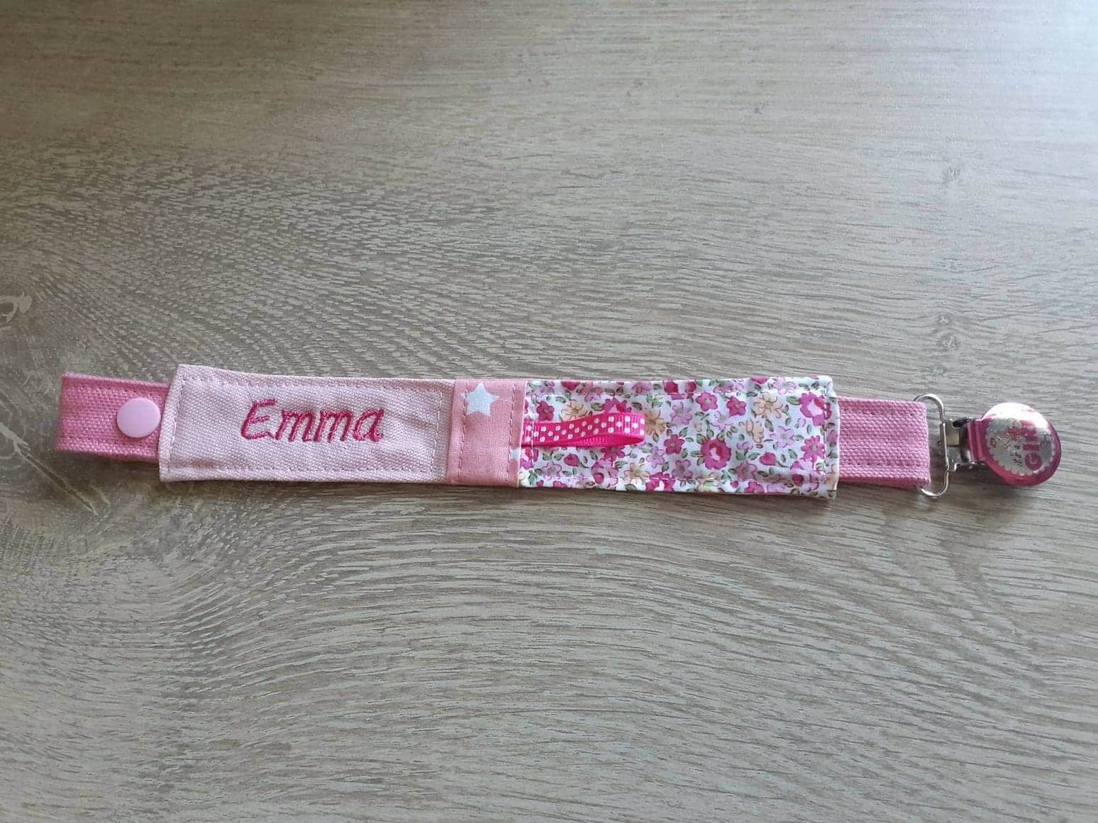 Personalisierter Handgemachter Schnulleraufsatz Mit Vornamen, Lutscheraufsatz, Kuscheltieraufsatz, Geschenkidee Zur Geburt Eines Babys Personalisierter Handgemachter Schnulleraufsatz Mit Vornamen, Lutscheraufsatz, Kuscheltieraufsatz, Geschenkidee Zur Geburt Eines Babys von Etsy - pommedammour17