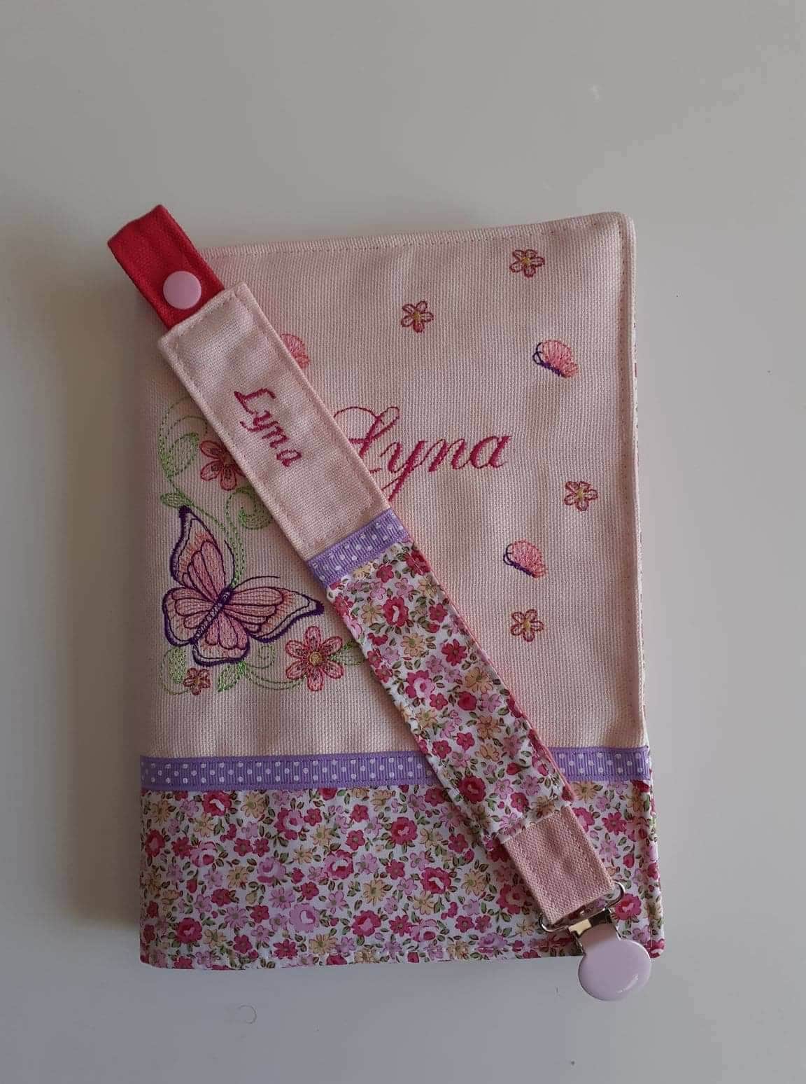Personalisierter Schutz Für Gesundheitsbücher, Schnullerclip, Geschenk Zur Geburt, Geschenkidee Babys, Personalisierung Mit Vornamen Personalisierter Schutz Für Gesundheitsbücher, Schnullerclip, Geschenk Zur Geburt, Geschenkidee Babys, Personalisierung Mit Vornamen von Etsy - pommedammour17