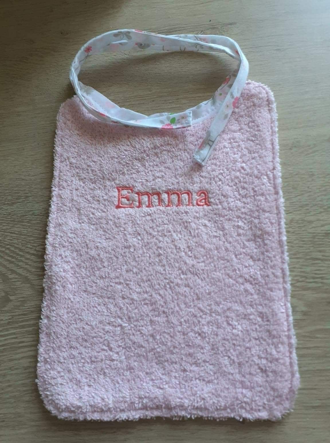 Personalisiertes Besticktes Lätzchen Mit Vornamen, Geschenkidee Zur Geburt, Kinderhandtuch von Etsy - pommedammour17
